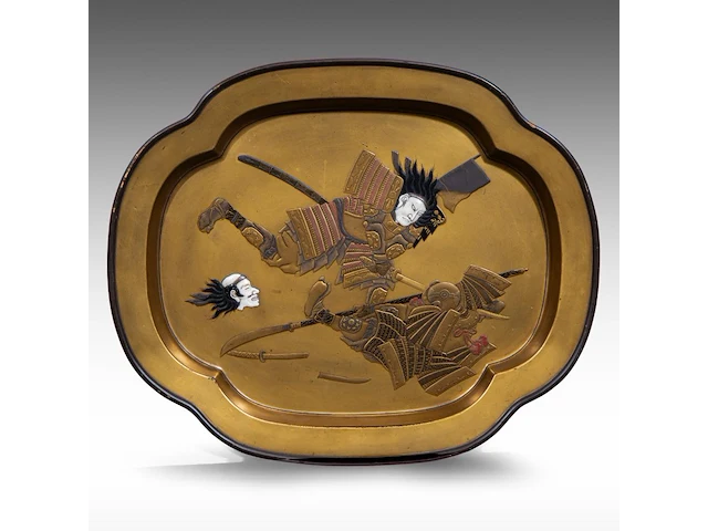 A fine lacquered panel with shibayama inlay of ivory, representing a samurai beheading another in combat, meiji period (1868-1912), h 45 cm - w 37 cm - ca. 1000g (+) - afbeelding 1 van  9