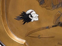 A fine lacquered panel with shibayama inlay of ivory, representing a samurai beheading another in combat, meiji period (1868-1912), h 45 cm - w 37 cm - ca. 1000g (+) - afbeelding 4 van  9