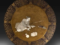 A fine lacquered panel with shibayama inlay of ivory, representing a samurai beheading another in combat, meiji period (1868-1912), h 45 cm - w 37 cm - ca. 1000g (+) - afbeelding 6 van  9