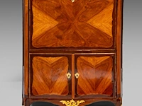 A fine louis xv gilt bronze mounted rosewood veneered 'bureau abattant' with a marble top, mid-18thc 131 x 113 x 44 cm. (51.57 x 44.49 x 17.32 in.) - afbeelding 3 van  8