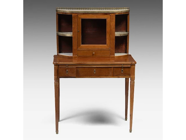 A fine louis xvi bonheur-du-jour, mahogany veneered with brass mounts and carrara marble 117 x 79 x 45.5 cm. (46.06 x 31.10 x 17.91 in.) - afbeelding 1 van  6