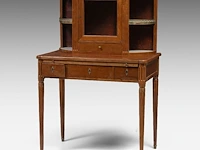 A fine louis xvi bonheur-du-jour, mahogany veneered with brass mounts and carrara marble 117 x 79 x 45.5 cm. (46.06 x 31.10 x 17.91 in.) - afbeelding 2 van  6