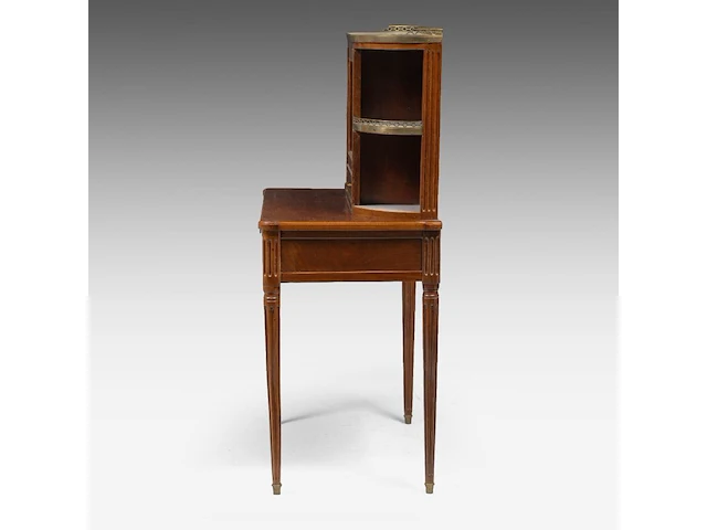 A fine louis xvi bonheur-du-jour, mahogany veneered with brass mounts and carrara marble 117 x 79 x 45.5 cm. (46.06 x 31.10 x 17.91 in.) - afbeelding 3 van  6
