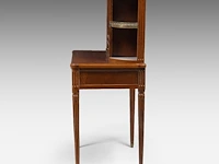 A fine louis xvi bonheur-du-jour, mahogany veneered with brass mounts and carrara marble 117 x 79 x 45.5 cm. (46.06 x 31.10 x 17.91 in.) - afbeelding 3 van  6