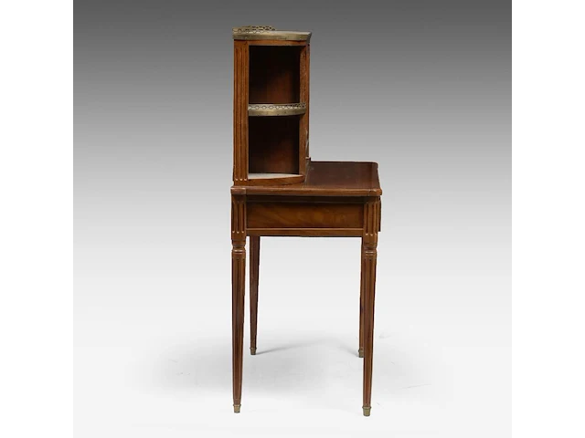 A fine louis xvi bonheur-du-jour, mahogany veneered with brass mounts and carrara marble 117 x 79 x 45.5 cm. (46.06 x 31.10 x 17.91 in.) - afbeelding 5 van  6