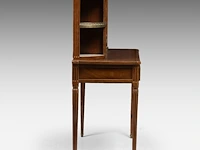 A fine louis xvi bonheur-du-jour, mahogany veneered with brass mounts and carrara marble 117 x 79 x 45.5 cm. (46.06 x 31.10 x 17.91 in.) - afbeelding 5 van  6