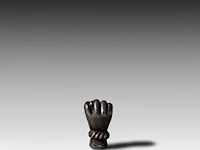 A fine miniature roman bronze fica hand 1.8 cm. (0.71 in.) - afbeelding 2 van  3