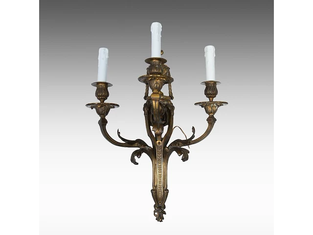 A fine pair of louis xvi style gilt bronze wall appliques 57 cm. (22.44 in.) - afbeelding 2 van  5