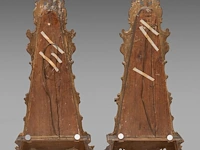 A fine pair of venetian rococo giltwood cone-shaped display cabinets, 18thc 125 x 60 cm. (49.21 x 23.62 in.) - afbeelding 3 van  3