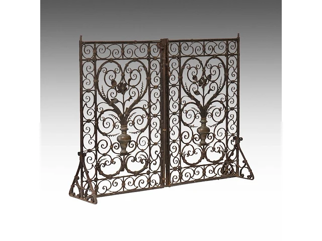 A fine pair of venetian wrought iron fences with scrollwork, 16th/17thc 95 x 62 cm. (37.39 x 24.41 in.) - afbeelding 2 van  4