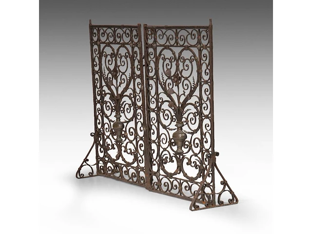 A fine pair of venetian wrought iron fences with scrollwork, 16th/17thc 95 x 62 cm. (37.39 x 24.41 in.) - afbeelding 3 van  4