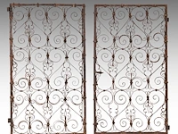 A fine pair of wrought iron fences with scrollwork, 17thc, italy 93 x 55 cm. (36.60 x 21.64 in.)