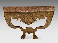 A fine régence carved giltwood console table with a brèche d'alep marble top, ca. 1730 73 x 112 x 57 cm. (28.73 x 44.09 x 22.44 in.) - afbeelding 2 van  6
