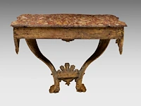 A fine régence carved giltwood console table with a brèche d'alep marble top, ca. 1730 73 x 112 x 57 cm. (28.73 x 44.09 x 22.44 in.) - afbeelding 4 van  6