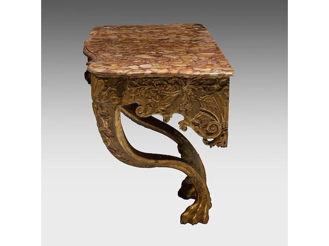 A fine régence carved giltwood console table with a brèche d'alep marble top, ca. 1730 73 x 112 x 57 cm. (28.73 x 44.09 x 22.44 in.) - afbeelding 5 van  6