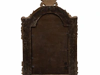 A fine régence giltwood wall mirror, decorated with carved flowers, mid 18thc 72 x 45 cm. (28.35 x 17.71 in.) - afbeelding 2 van  2
