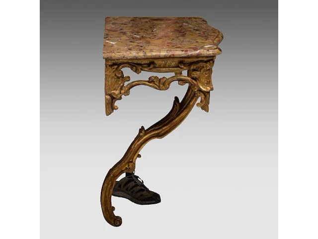 A fine rococo giltwood console table with a brèche d'alep marble top, mid 18thc 81 x 80 x 46 cm. (31.89 x 31 1/2 x 18.10 in.) - afbeelding 4 van  6