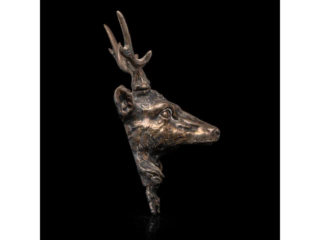 A fine silver-plated bronze head of a deer, 19thc 46.5 x 36.5 cm. (18.30 x 14.36 in.) - afbeelding 3 van  5