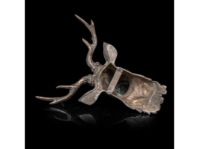 A fine silver-plated bronze head of a deer, 19thc 46.5 x 36.5 cm. (18.30 x 14.36 in.) - afbeelding 5 van  5