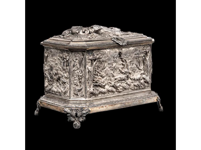 A fine silver-plated jewellery box, relief decorated with hunting scenes 15 x 20 x 13 cm. (5.91 x 7.87 x 5.12 in.) - afbeelding 2 van  8