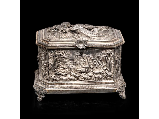 A fine silver-plated jewellery box, relief decorated with hunting scenes 15 x 20 x 13 cm. (5.91 x 7.87 x 5.12 in.) - afbeelding 3 van  8
