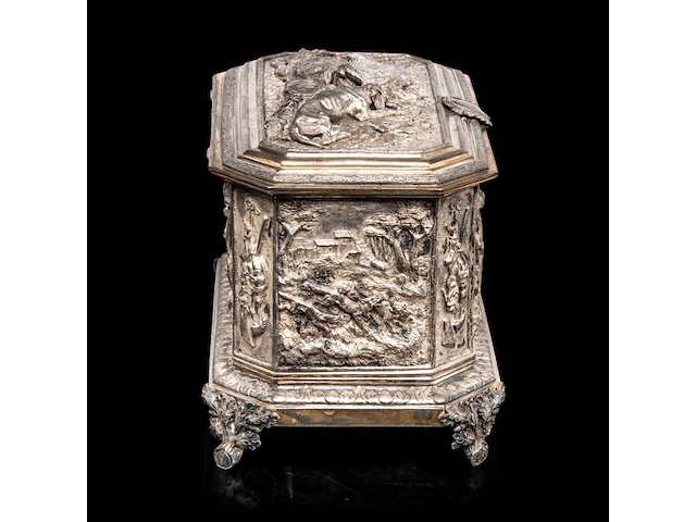 A fine silver-plated jewellery box, relief decorated with hunting scenes 15 x 20 x 13 cm. (5.91 x 7.87 x 5.12 in.) - afbeelding 5 van  8