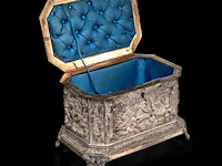 A fine silver-plated jewellery box, relief decorated with hunting scenes 15 x 20 x 13 cm. (5.91 x 7.87 x 5.12 in.) - afbeelding 8 van  8