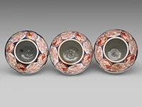 A five-piece japanese imari 'flower garden' garniture set, late meiji, h 24 - 40,5 cm - afbeelding 5 van  16