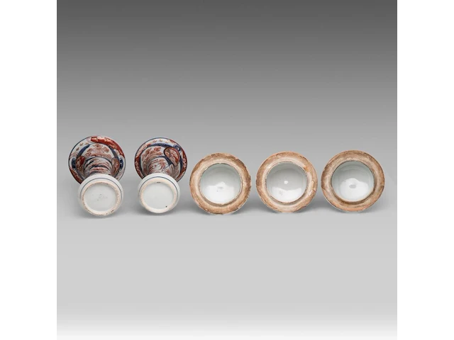 A five-piece japanese imari 'flower garden' garniture set, late meiji, h 24 - 40,5 cm - afbeelding 8 van  16