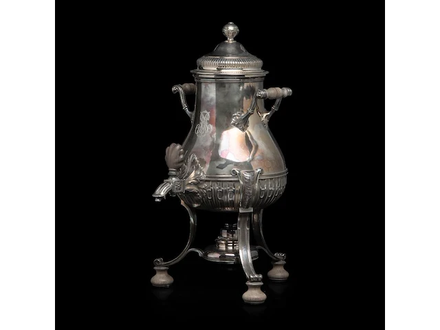 A french silver water kettle on turned wooden feet, french hallmark (1838-1961), 925/000, makers' mark risler & carré, paris, h 35 cm, 1395 g, the burner is added and marked christofle - afbeelding 5 van  22