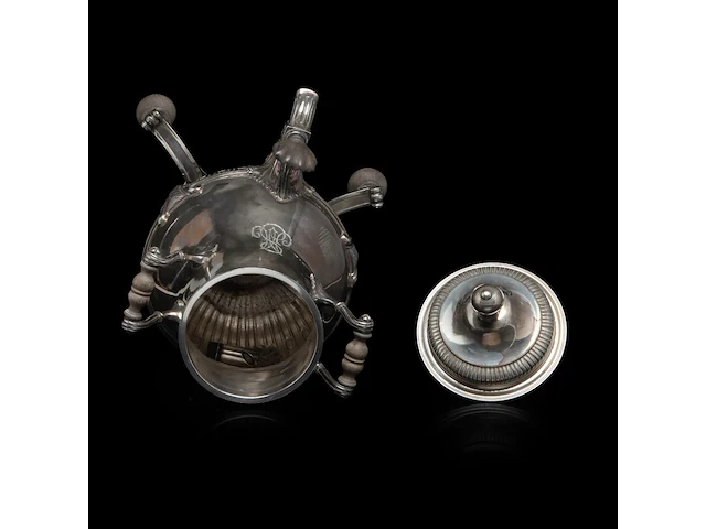 A french silver water kettle on turned wooden feet, french hallmark (1838-1961), 925/000, makers' mark risler & carré, paris, h 35 cm, 1395 g, the burner is added and marked christofle - afbeelding 10 van  22