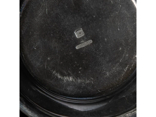 A french silver water kettle on turned wooden feet, french hallmark (1838-1961), 925/000, makers' mark risler & carré, paris, h 35 cm, 1395 g, the burner is added and marked christofle - afbeelding 15 van  22