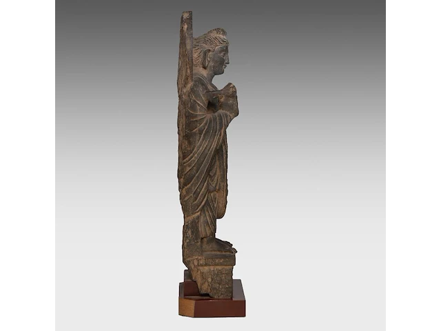 A gandhara-style grey schist figure of buddha shakyamuni, total h 66,5 cm - afbeelding 5 van  7