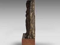 A gandharan grey schist relief panel depicting worshippers of the buddha, ancient region of gandhara, kushan period, 2nd-3rd c, fixed on a wooden base, total h 35 cm (+) - afbeelding 3 van  6