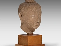 A gandharan stucco head of the buddha, ancient region of gandhara, 3rd-5thc, on a wooden base, total h 29 cm - afbeelding 6 van  6