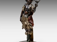 A gilt and polychrome wooden sculpture of a blackamoor figure, 17thc 88 cm. (34.64 in.) - afbeelding 2 van  7