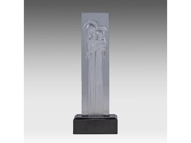 A glass art deco sculpture of the madonna and child by rené lalique (1860-1945) 37.5 cm. (14.75 in.) - afbeelding 1 van  6