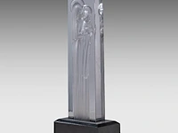 A glass art deco sculpture of the madonna and child by rené lalique (1860-1945) 37.5 cm. (14.75 in.) - afbeelding 2 van  6