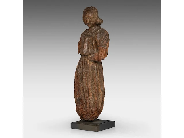 A gothic walnut sculpture of an angel, ca. 1500 63 cm. (24.80 in.) - afbeelding 2 van  8