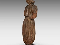 A gothic walnut sculpture of an angel, ca. 1500 63 cm. (24.80 in.) - afbeelding 2 van  8
