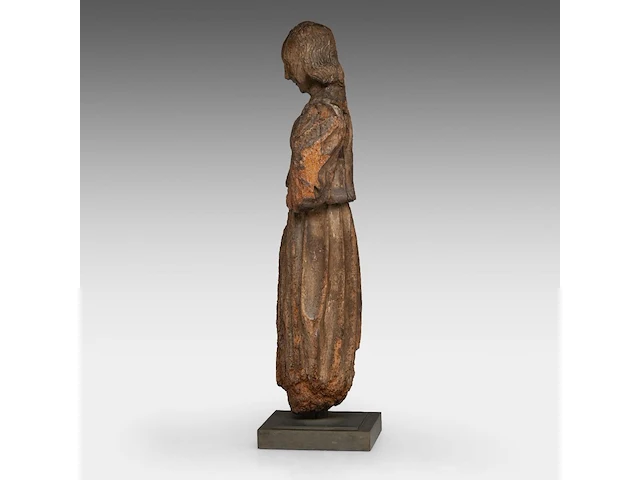 A gothic walnut sculpture of an angel, ca. 1500 63 cm. (24.80 in.) - afbeelding 3 van  8