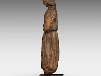 A gothic walnut sculpture of an angel, ca. 1500 63 cm. (24.80 in.) - afbeelding 3 van  8