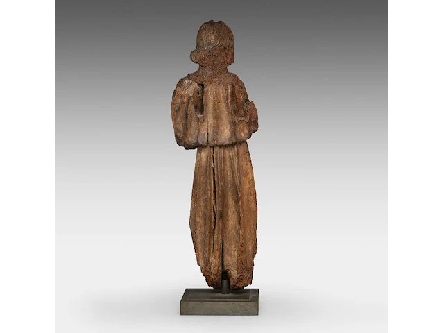 A gothic walnut sculpture of an angel, ca. 1500 63 cm. (24.80 in.) - afbeelding 4 van  8