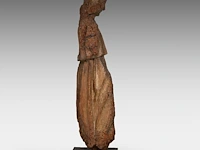 A gothic walnut sculpture of an angel, ca. 1500 63 cm. (24.80 in.) - afbeelding 5 van  8