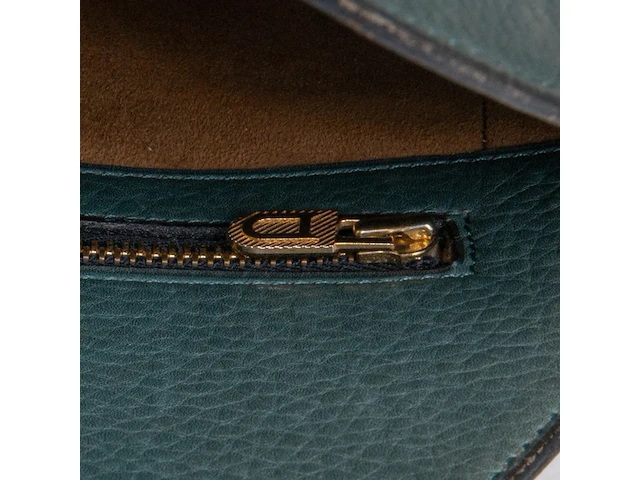 A green delvaux 'verdict' handbag in ostrich leather 37.5 cm. (14.75 in.) - afbeelding 2 van  10