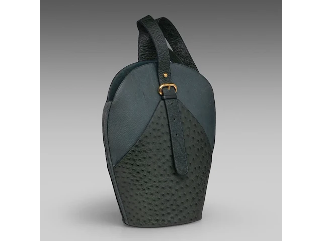 A green delvaux 'verdict' handbag in ostrich leather 37.5 cm. (14.75 in.) - afbeelding 3 van  10