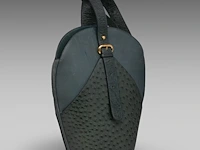 A green delvaux 'verdict' handbag in ostrich leather 37.5 cm. (14.75 in.) - afbeelding 3 van  10