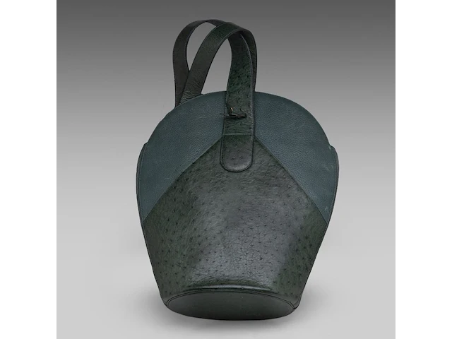 A green delvaux 'verdict' handbag in ostrich leather 37.5 cm. (14.75 in.) - afbeelding 6 van  10