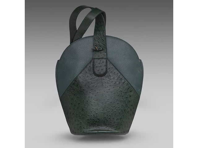 A green delvaux 'verdict' handbag in ostrich leather 37.5 cm. (14.75 in.) - afbeelding 7 van  10