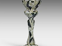 A green glazed ceramic jardinière on stand, decorated with lilies, total h: 126 cm - afbeelding 5 van  11